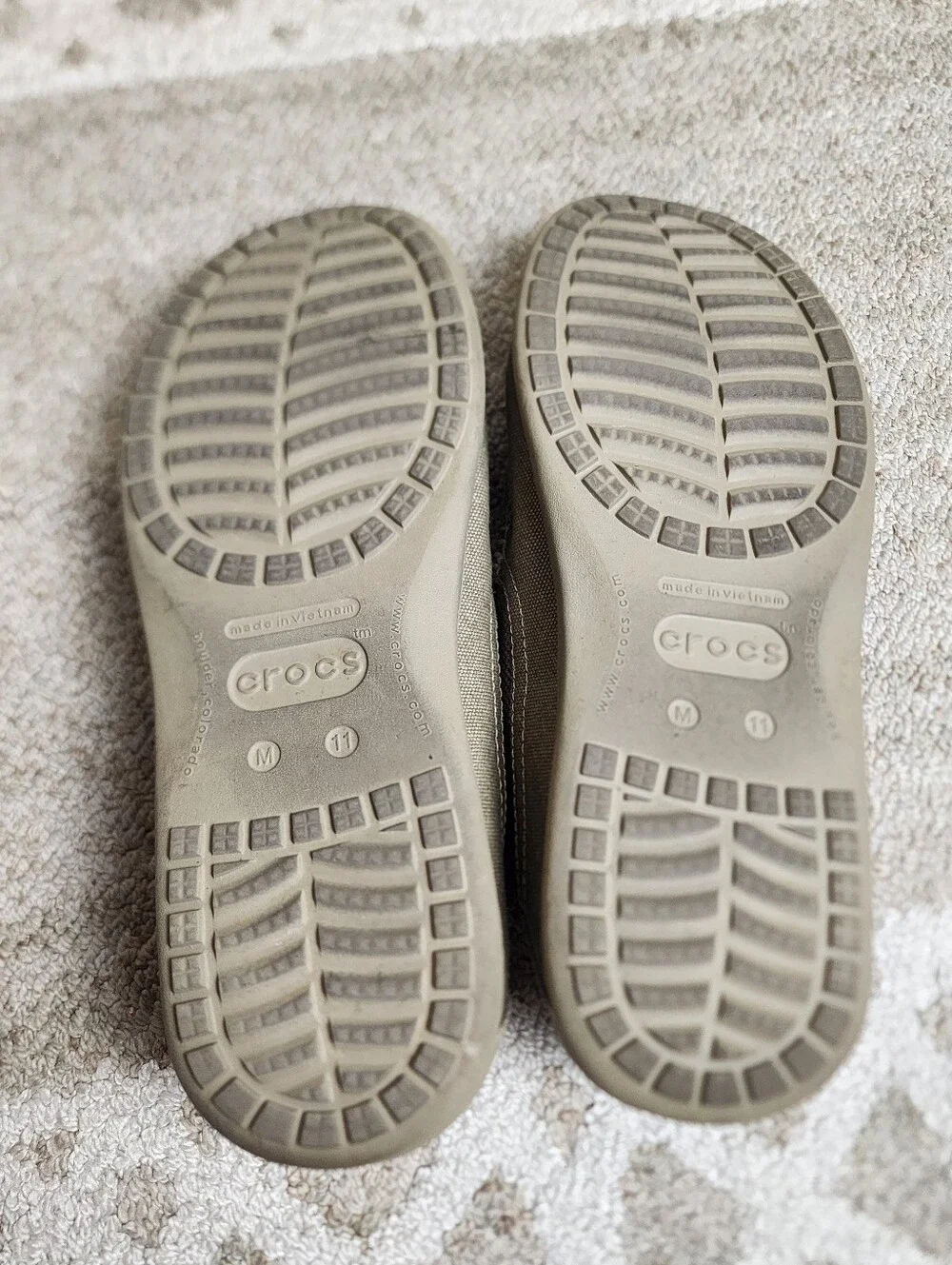 Crocs Santa Cruz Canvas Slip-On Loafers Men's Size 11 Khaki Tan Style 202056